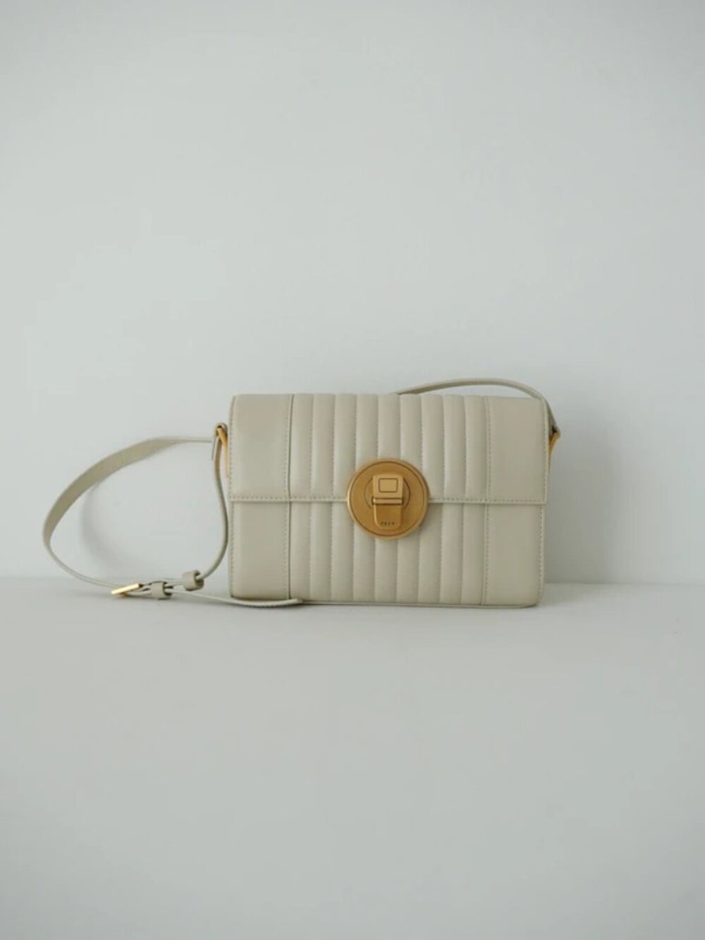 Peco P881 Pop-Can Collection Grace Small Shoulder bag